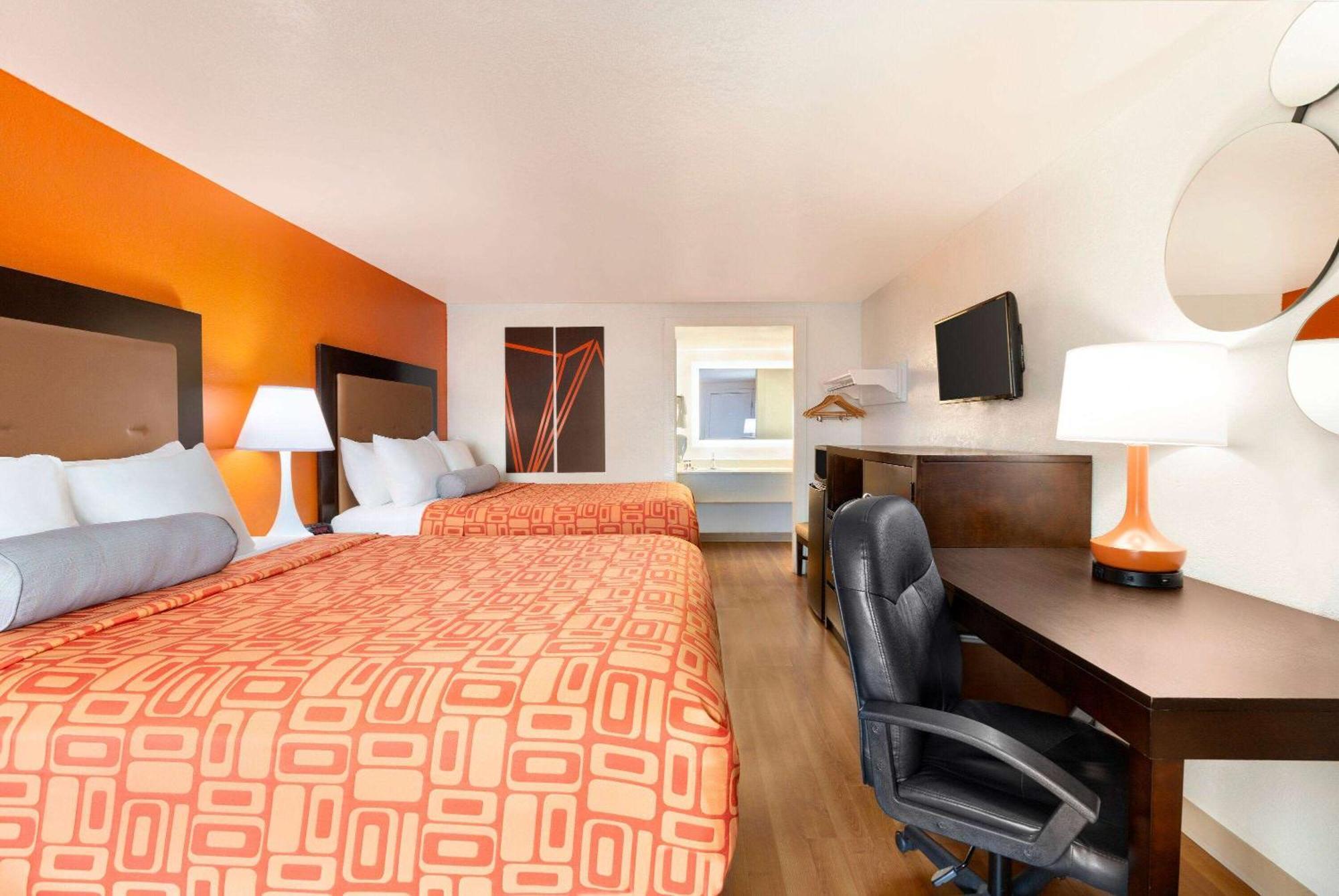 Howard Johnson By Wyndham Harrisonburg Esterno foto