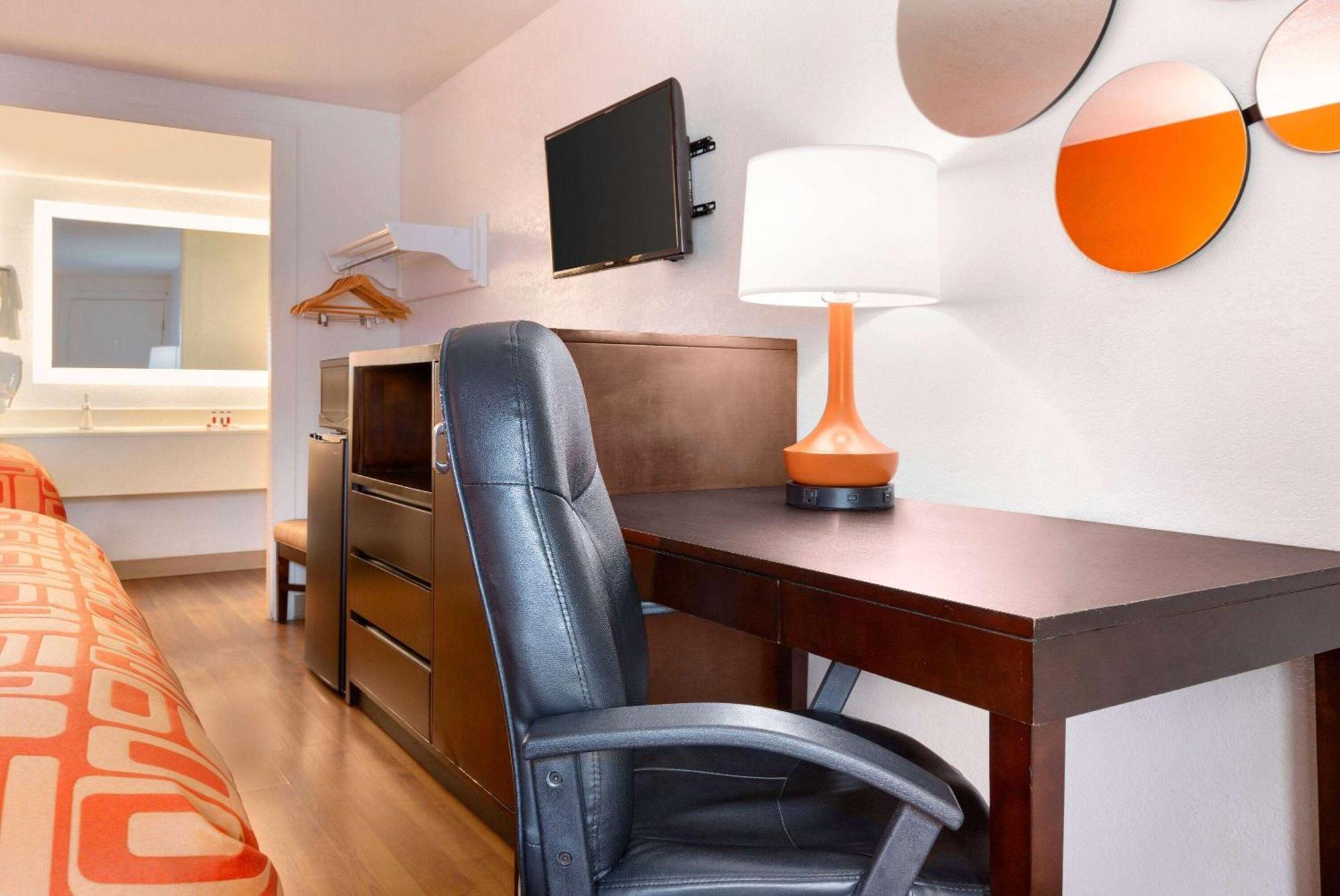 Howard Johnson By Wyndham Harrisonburg Esterno foto