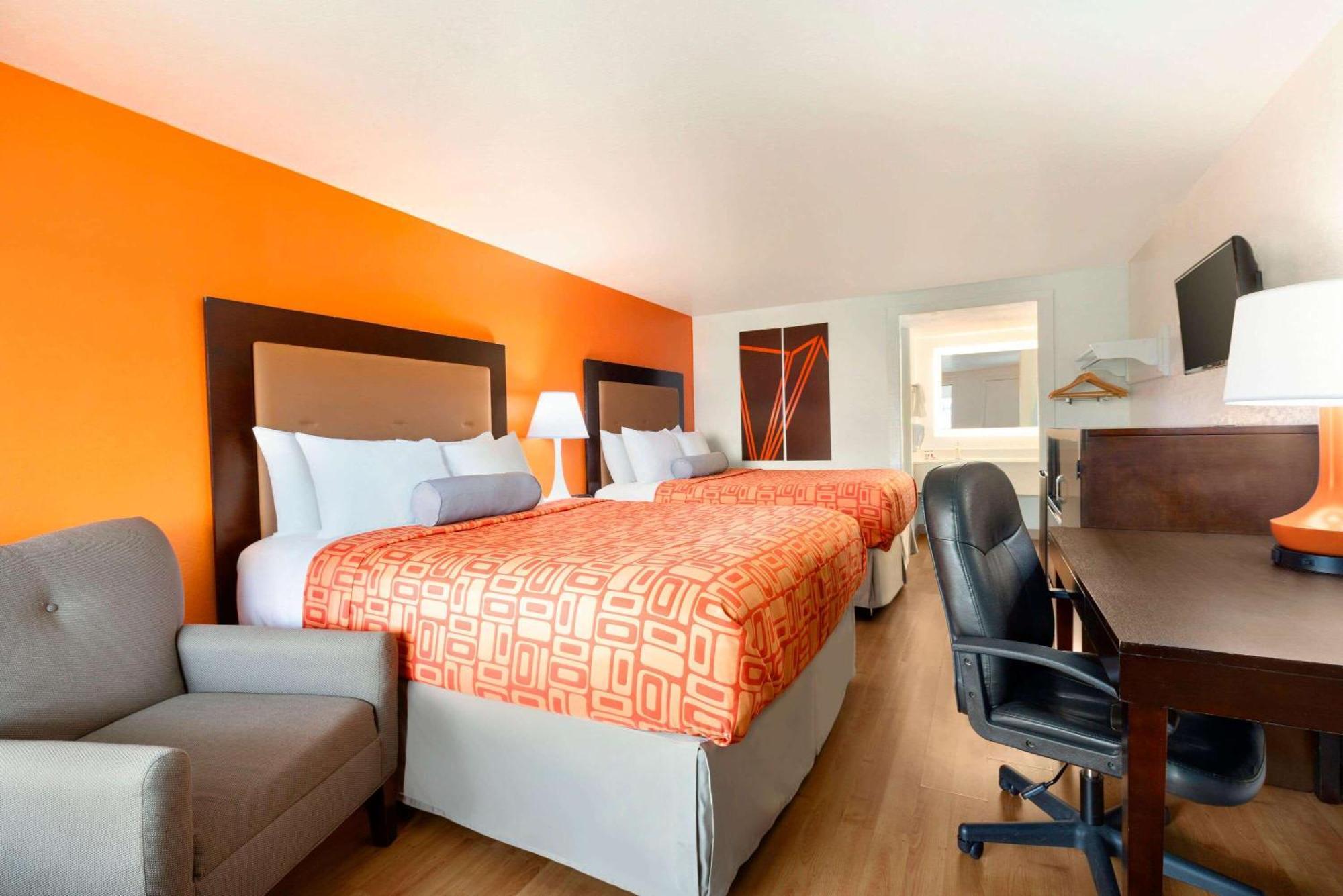 Howard Johnson By Wyndham Harrisonburg Esterno foto
