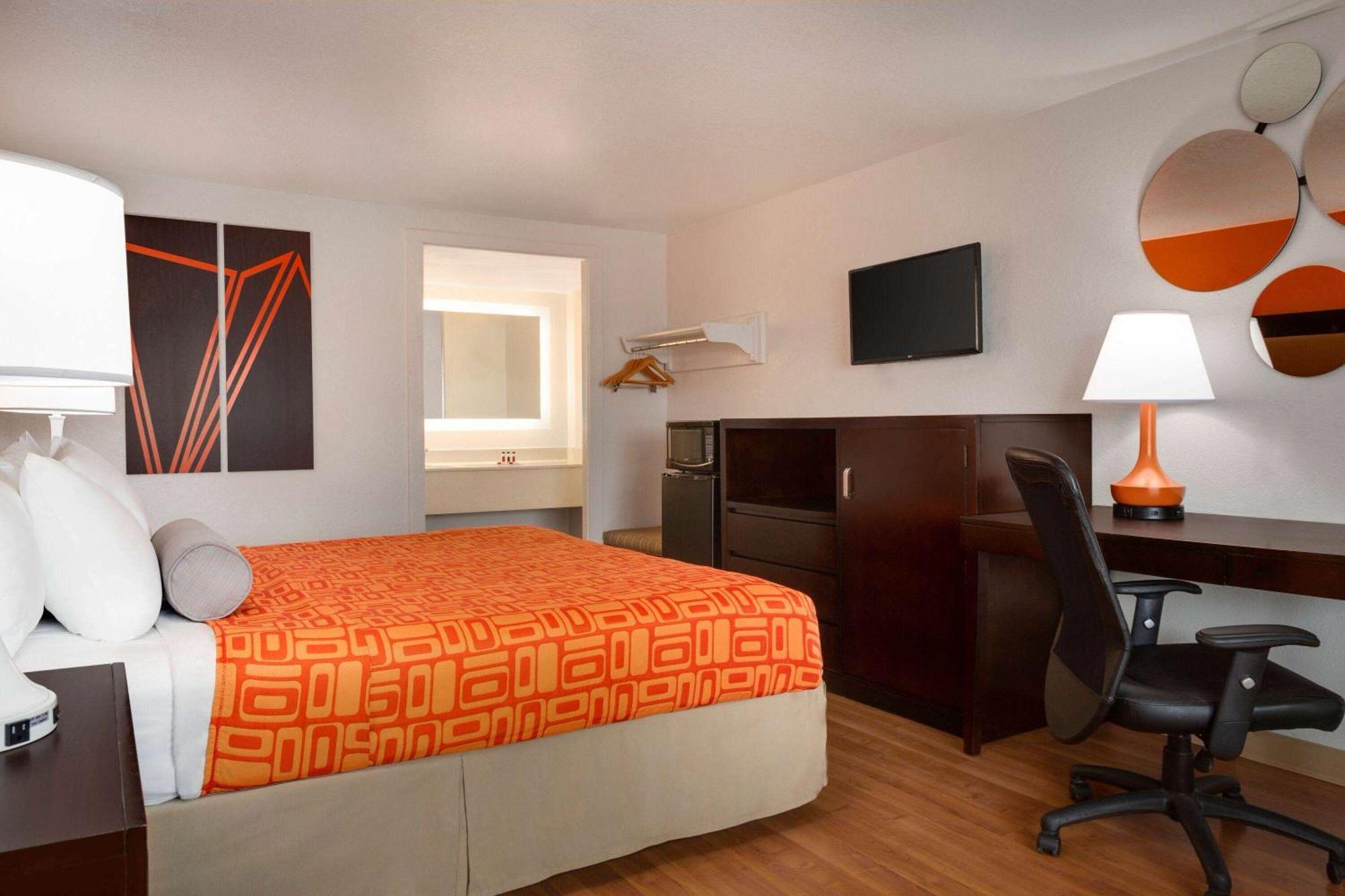 Howard Johnson By Wyndham Harrisonburg Esterno foto