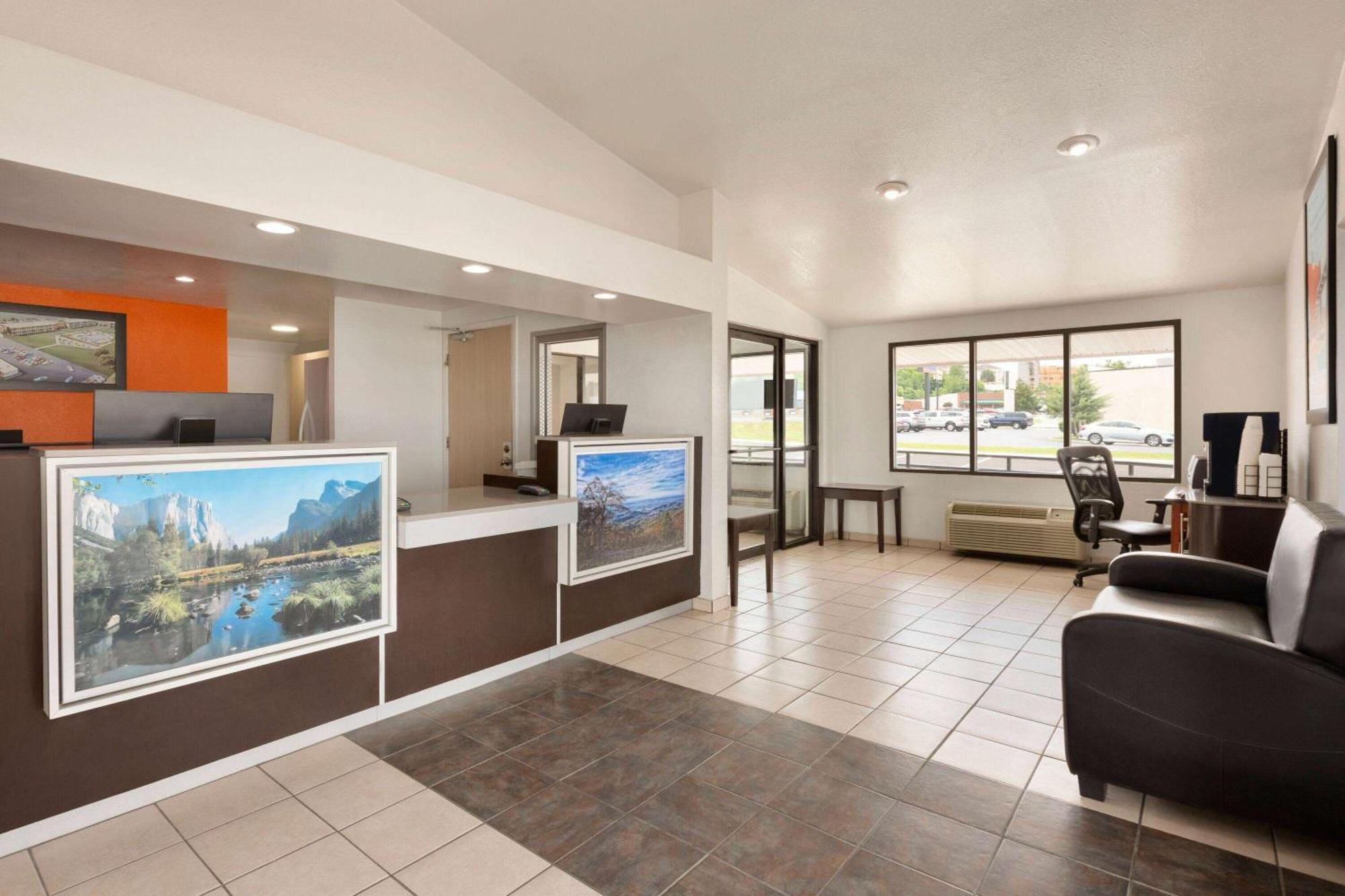Howard Johnson By Wyndham Harrisonburg Esterno foto
