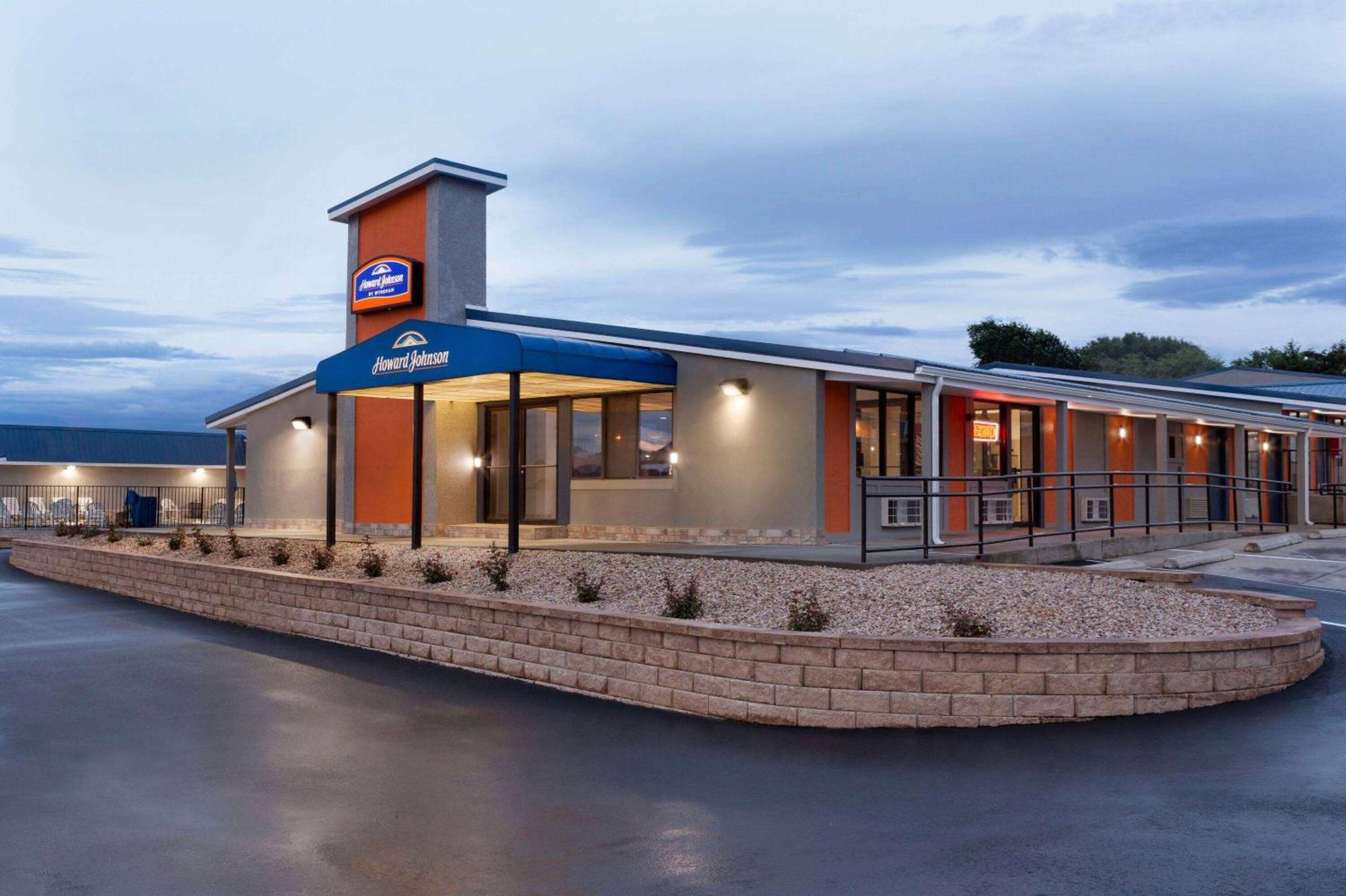 Howard Johnson By Wyndham Harrisonburg Esterno foto
