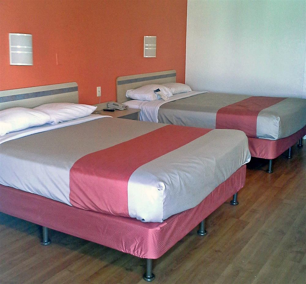 Howard Johnson By Wyndham Harrisonburg Esterno foto
