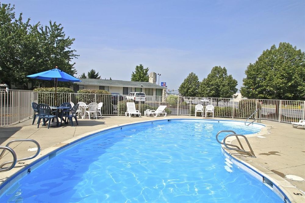 Howard Johnson By Wyndham Harrisonburg Esterno foto