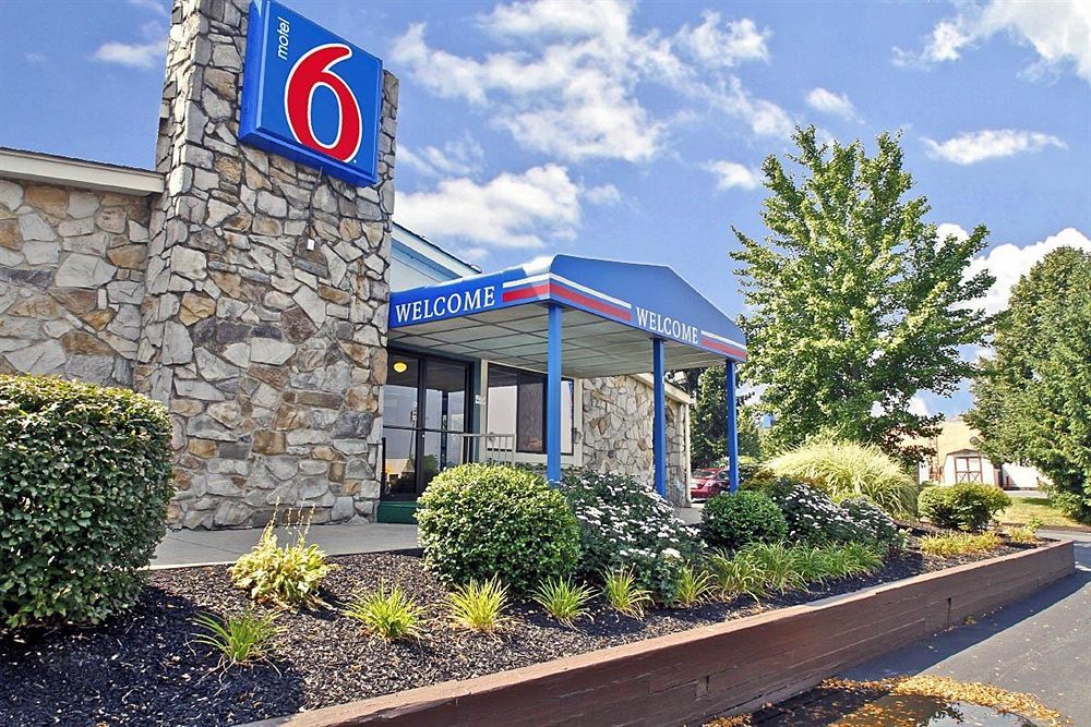 Howard Johnson By Wyndham Harrisonburg Esterno foto
