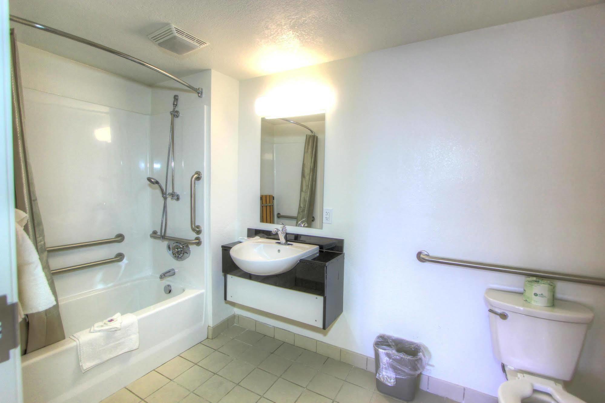 Howard Johnson By Wyndham Harrisonburg Esterno foto